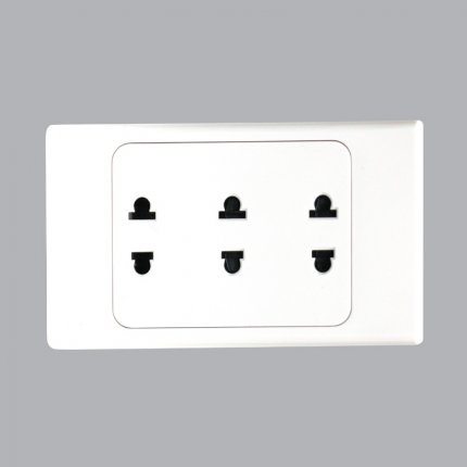 Ổ cắm ba hai chấu MPE